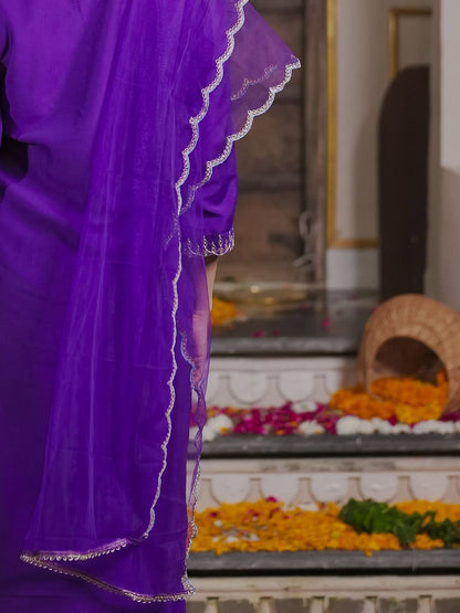 Women Floral Embroidered Regular Thread Work Kurta with Trousers & With Dupatta