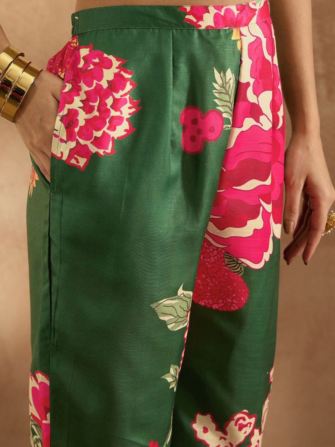 Dhiyona IE Women Floral Printed Regular Kurta with Trousers