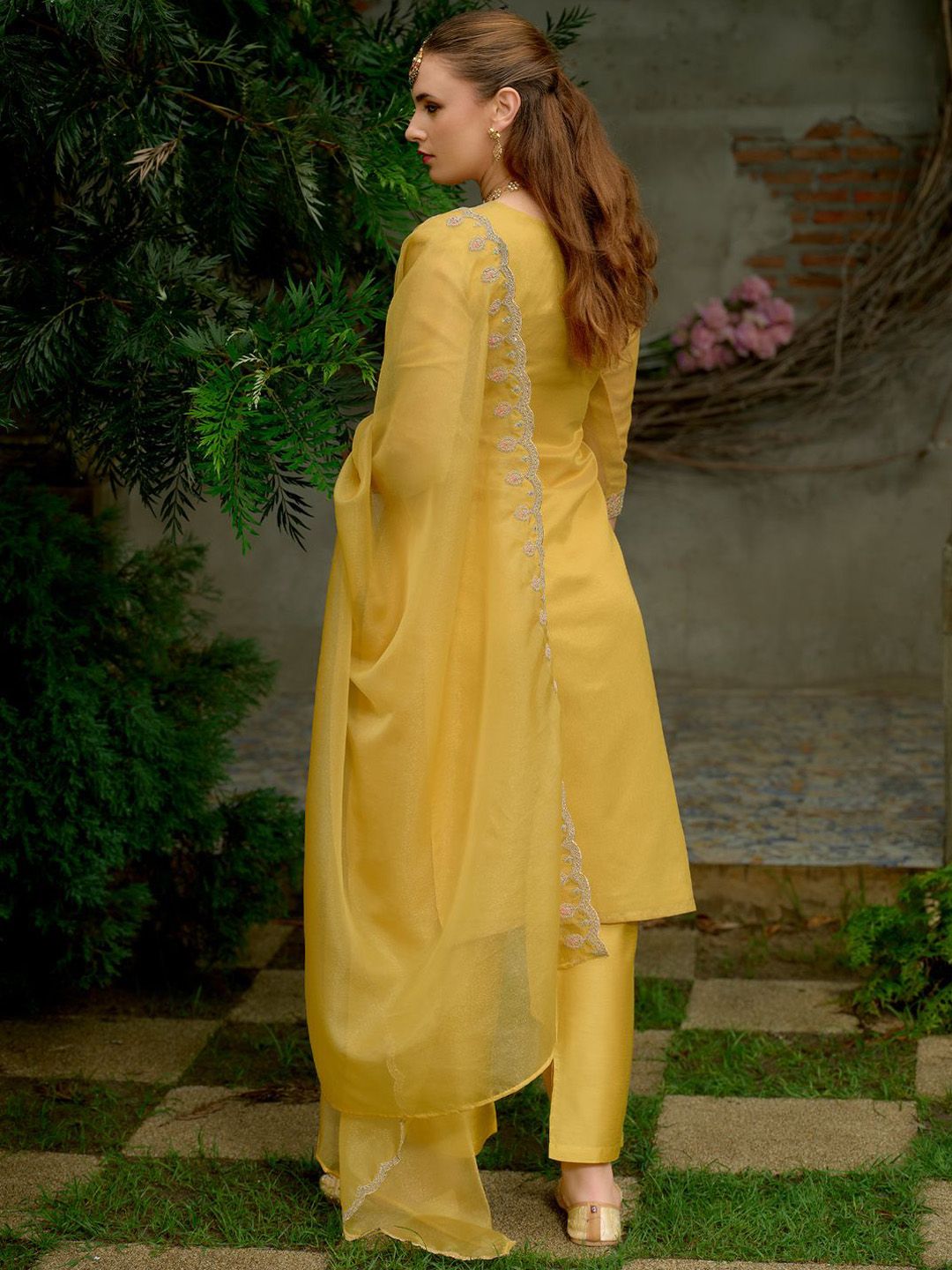 Ethnic Motifs Embroidered Kurta with Trousers & Dupatta