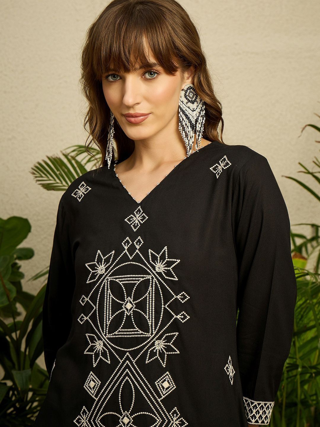 Women Ethnic Motifs Embroidered Regular Thread Work Kurta with Trousers