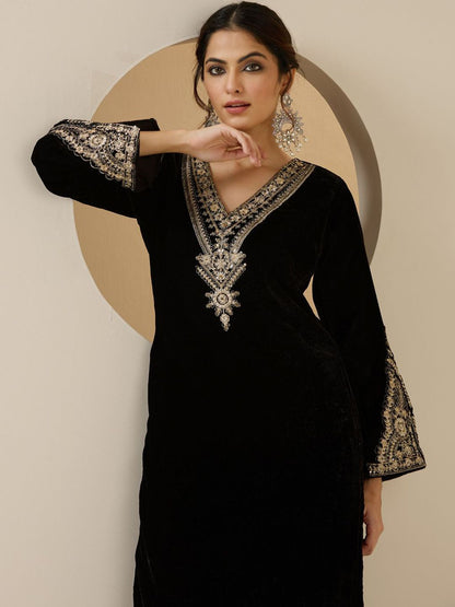 Dhiyona IS Women's Women Floral Embroidered Regular Thread Work Velvet Kurta with Trousers