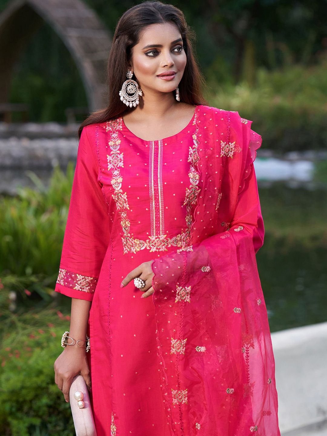Dhiyona IE Floral Embroidered Regular Thread Work Kurta With Trousers & Dupatta