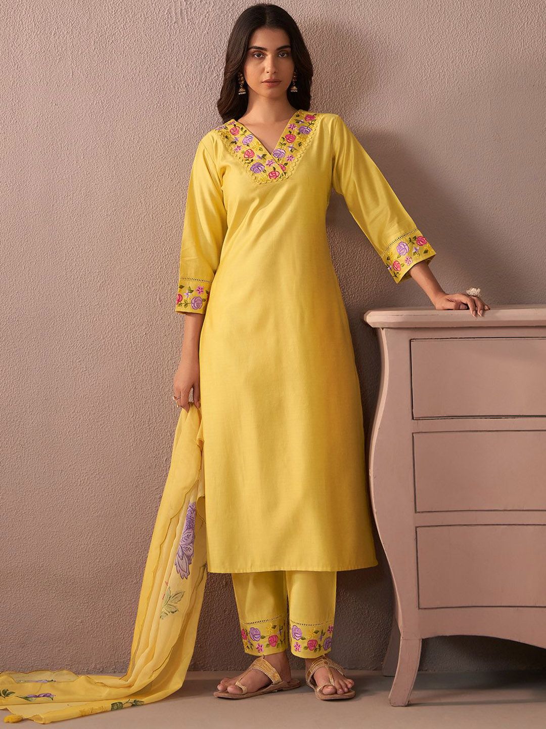 Dhiyona IE Floral Yoke Design V-Neck Thread Work Liva Straight Kurta With Trousers & Dupatta