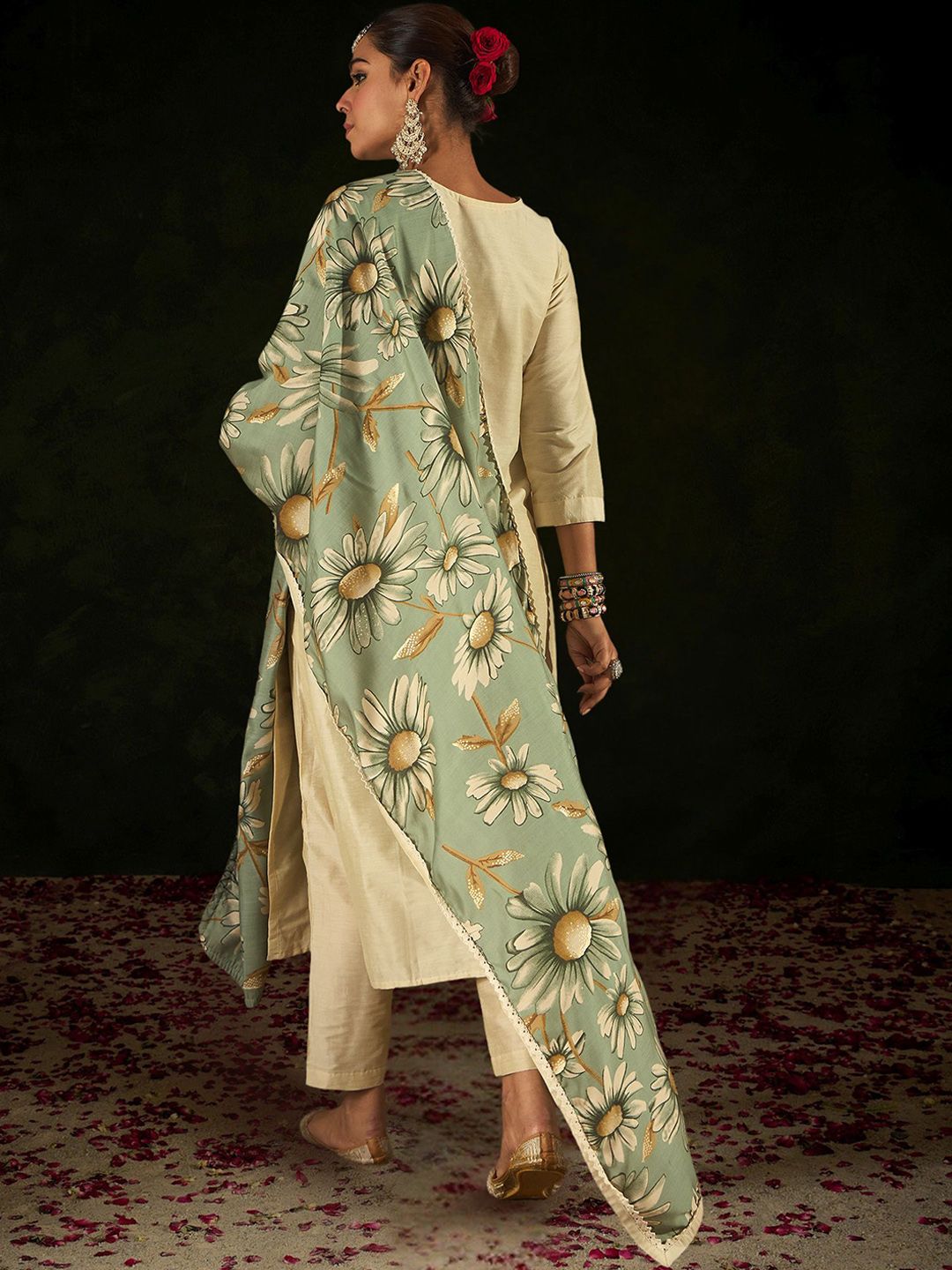 Women Floral Embroidered Regular Thread Work Kurta with Trousers & With Dupatta