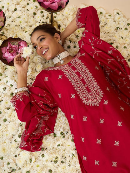 Floral Embroidered Round Neck Regular Straight Kurta With Trousers & Dupatta