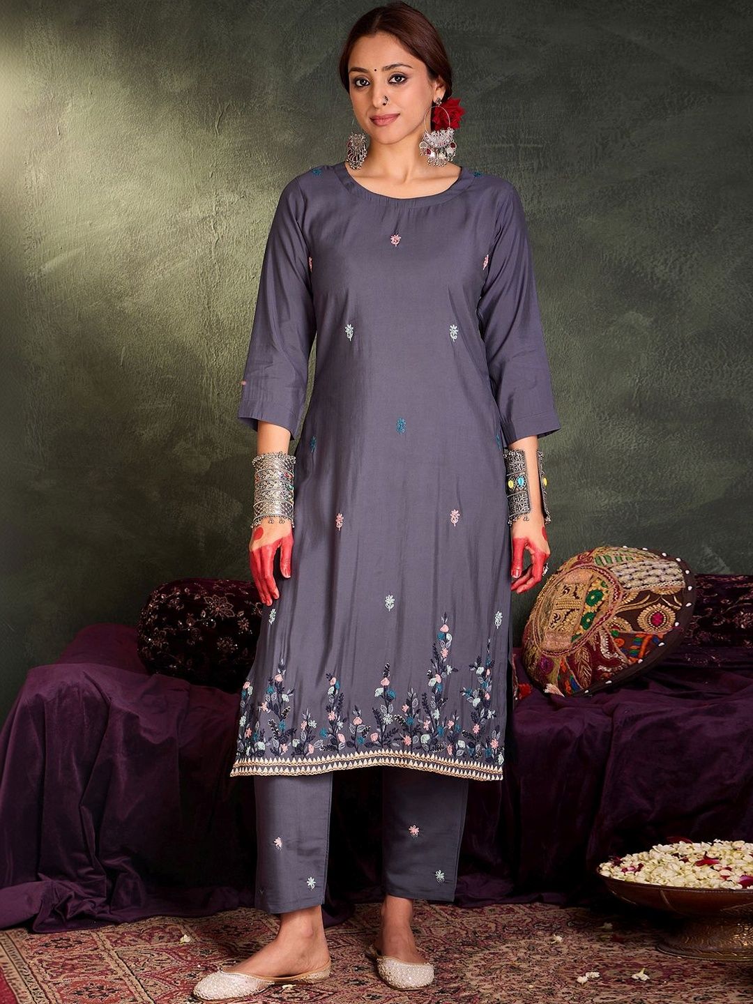 Women Floral Embroidered Regular Thread Work Kurta with Trousers & With Dupatta