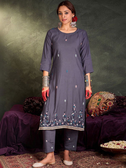 Women Floral Embroidered Regular Thread Work Kurta with Trousers & With Dupatta