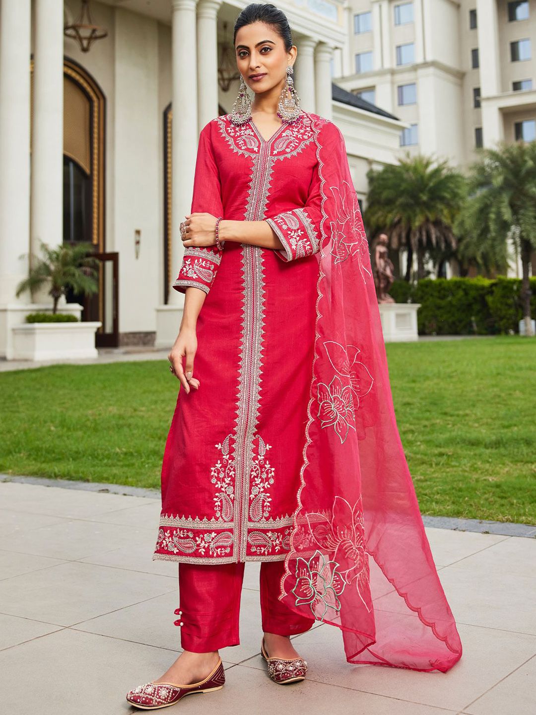 Women Floral Embroidered Regular Kurta with Trousers & With Dupatta