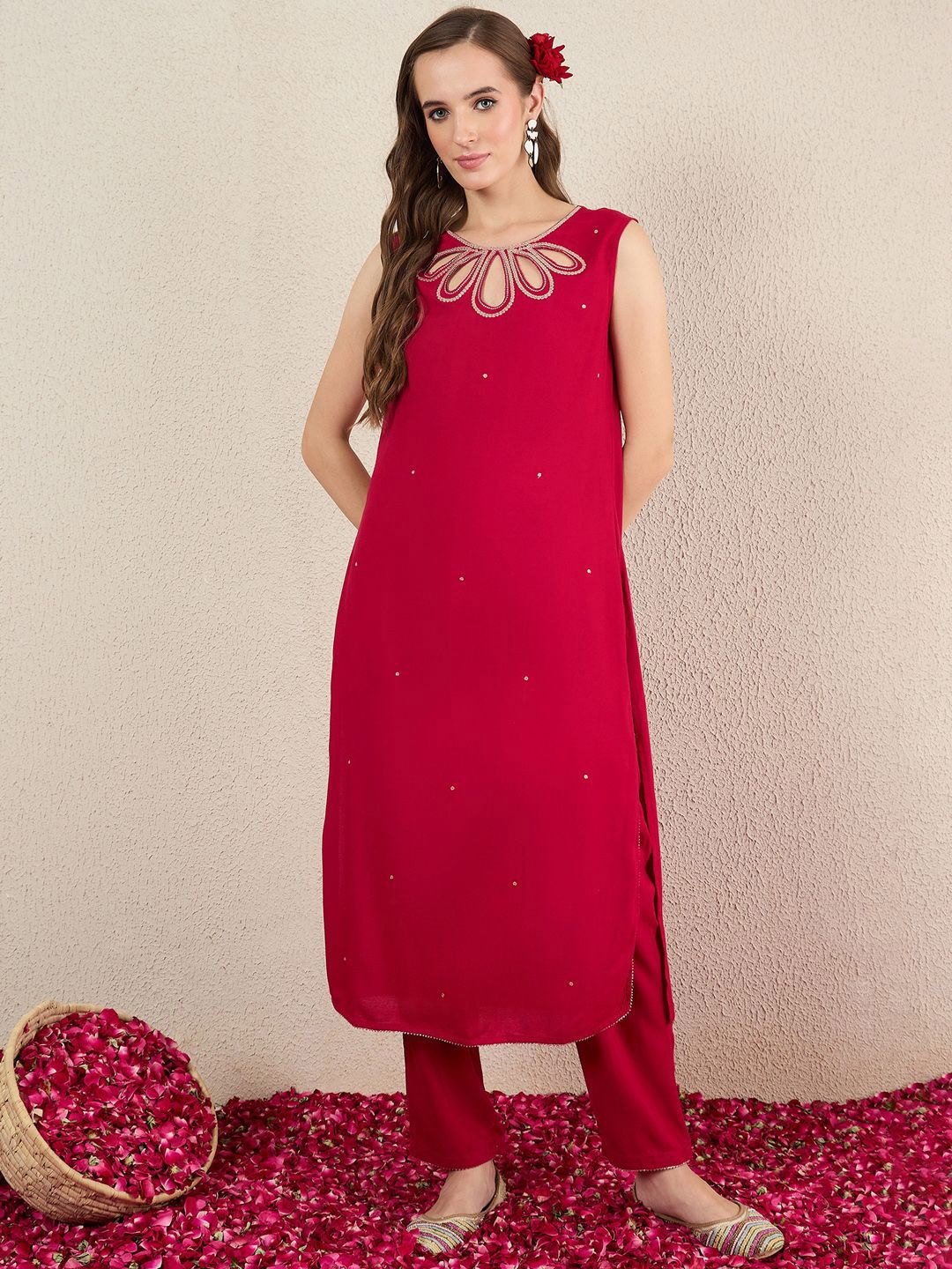 Dhiyona IE Women Solid Embroidered Kurta with Trousers