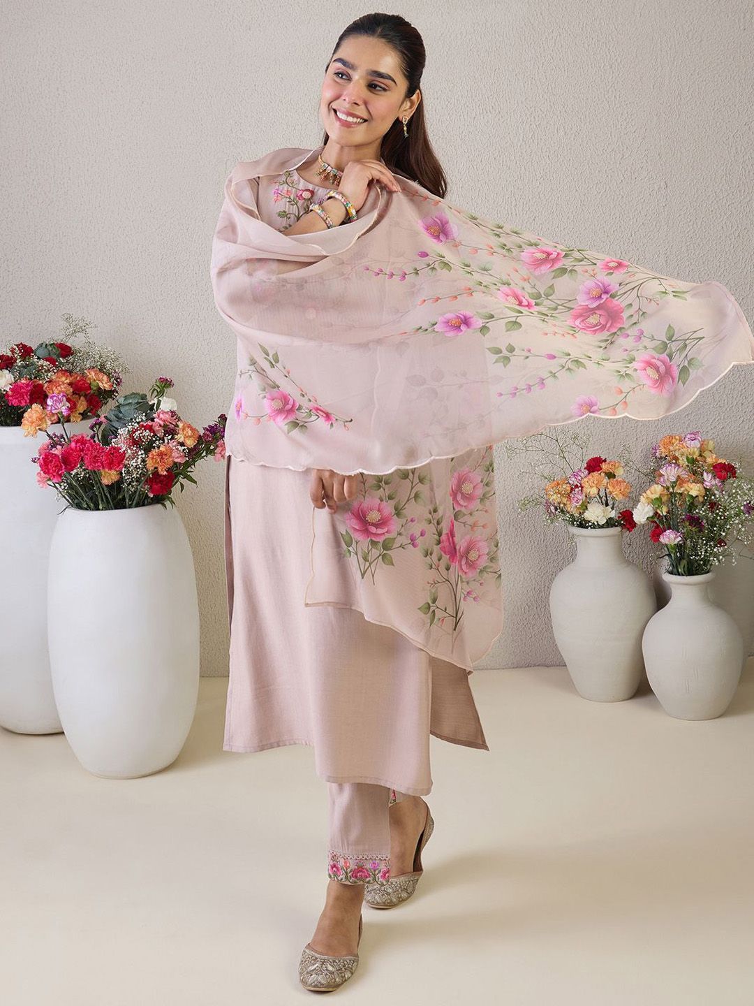 Floral Yoke Design Round Neck Thread Work Straight Kurta & Trousers & Dupatta