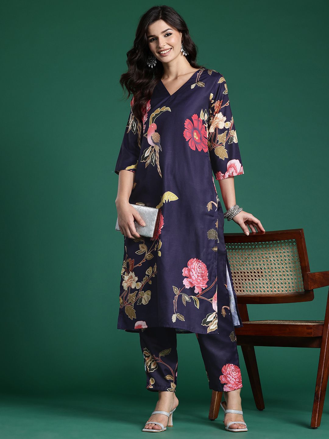 Women Floral Printed Kurta with Trousers