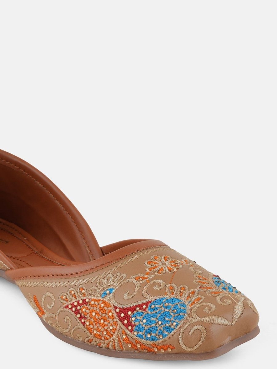 Dhiyona AK Embellished Mojaris