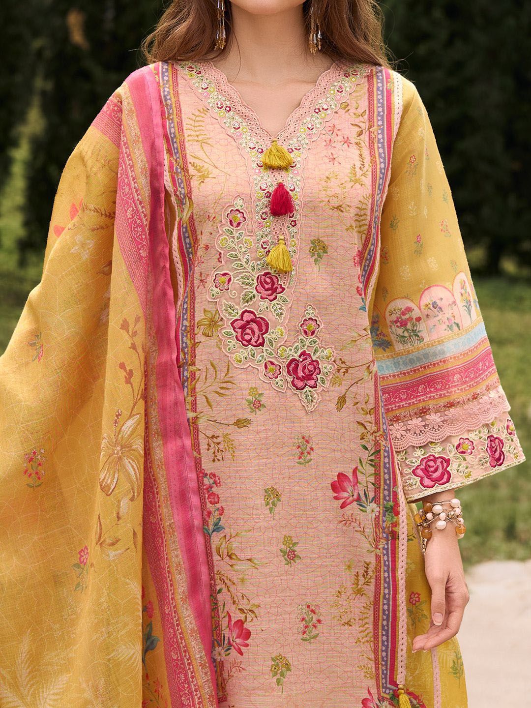 Dhiyona IE Women Embroidered Thread Work Linen Kurta with Trousers & With Dupatta