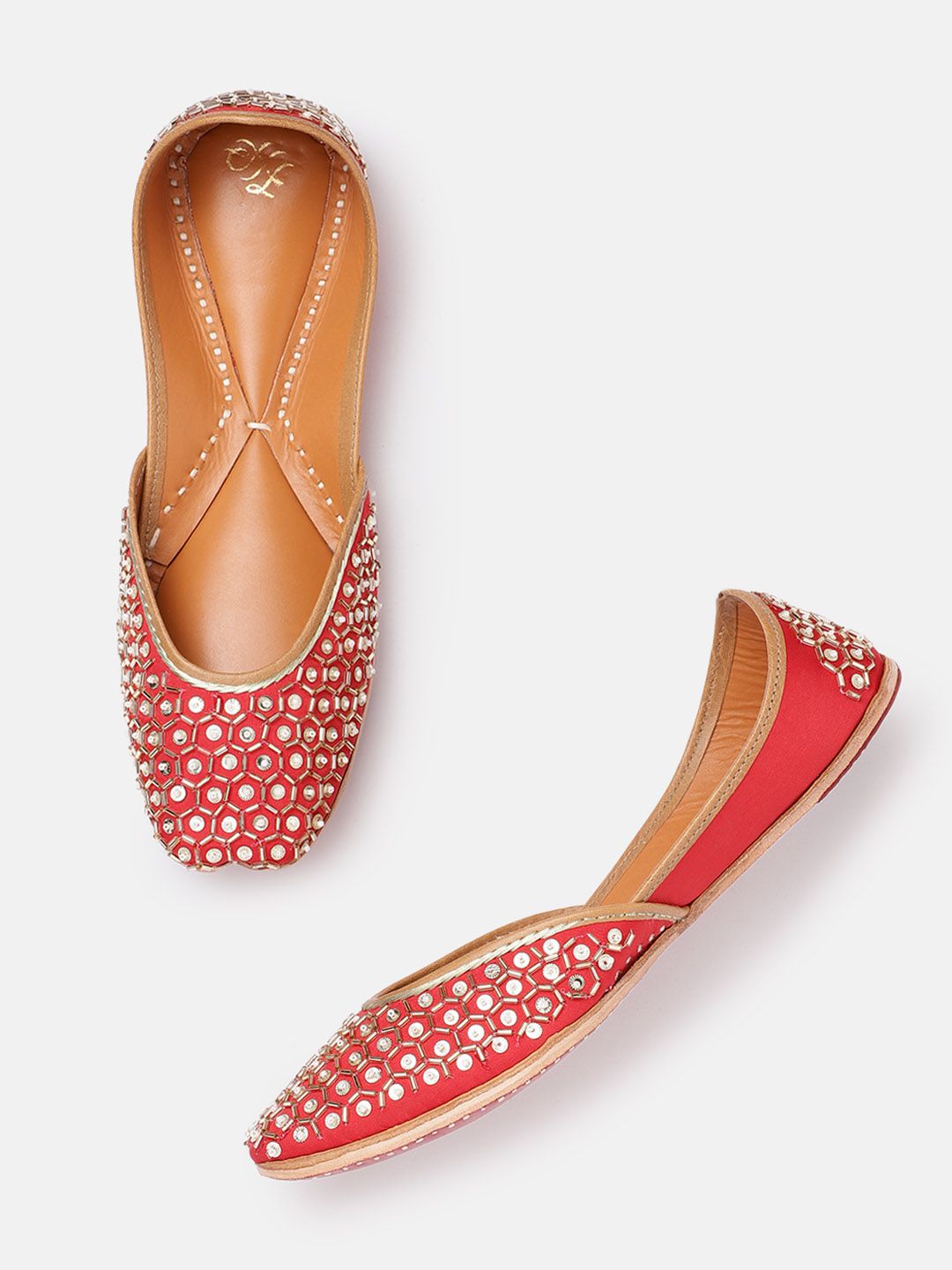 Dhiyona HOP Women Embellished Ethnic Mojaris Flats