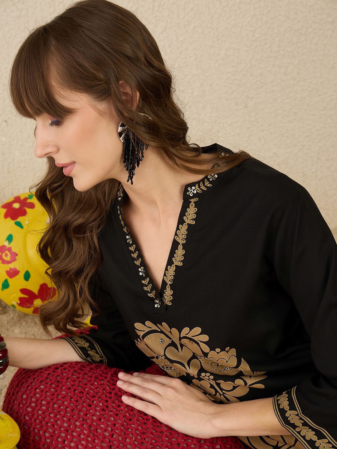 Dhiyona IE Floral Printed Thread Work V-Neck Straight Kurta with Palazzos