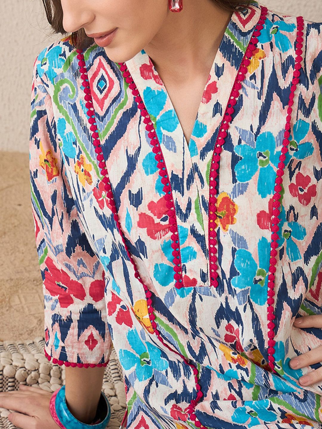Dhiyona IE Floral Printed V-Neck Panelled Pure Cotton Straight Kurta With Trouser