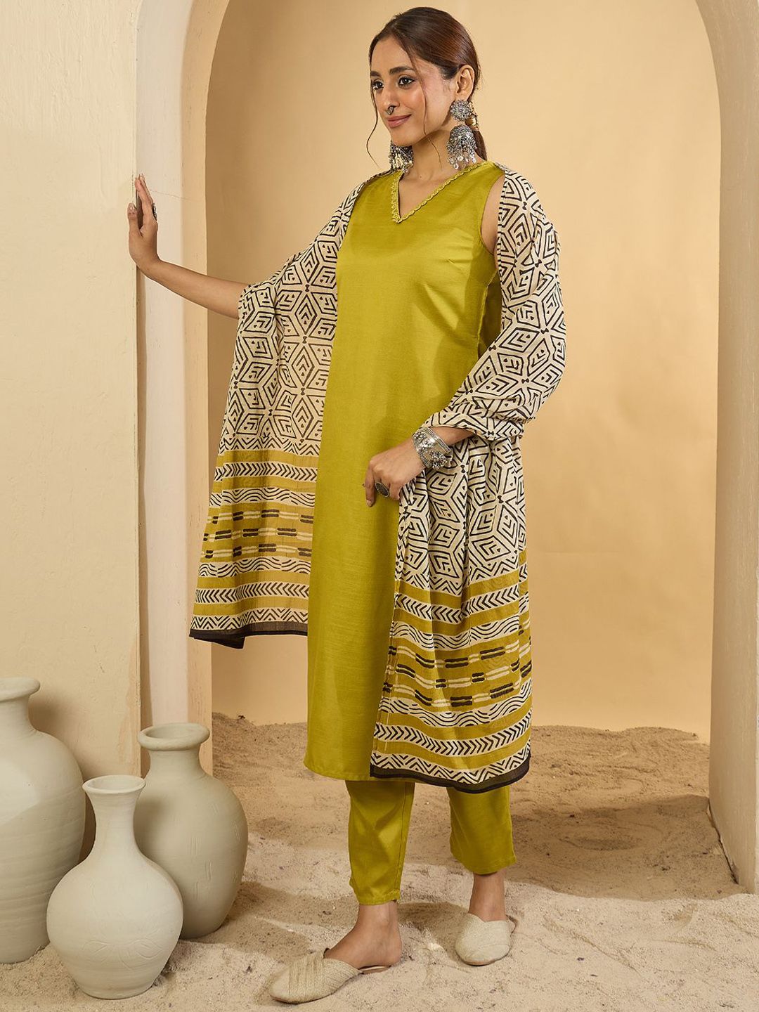Sleeveless V-Neck Straight Kurta With Trousers & Dupatta