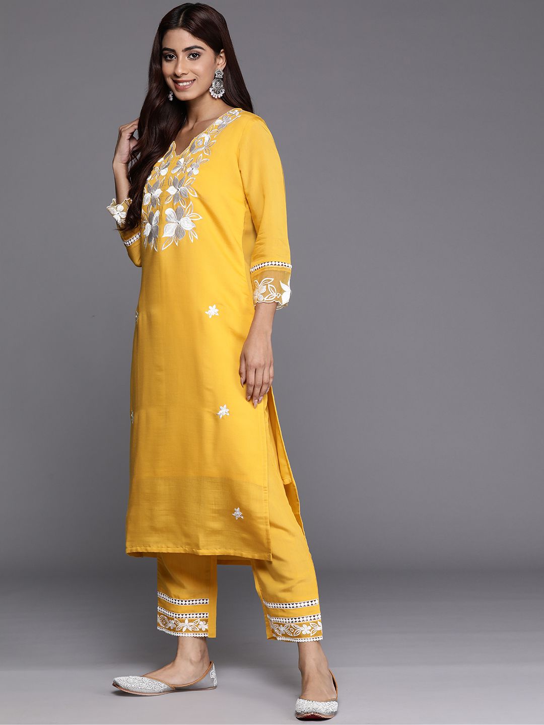 Women Floral Embroidered Regular Thread Work Kurta with Trousers & Dupatta