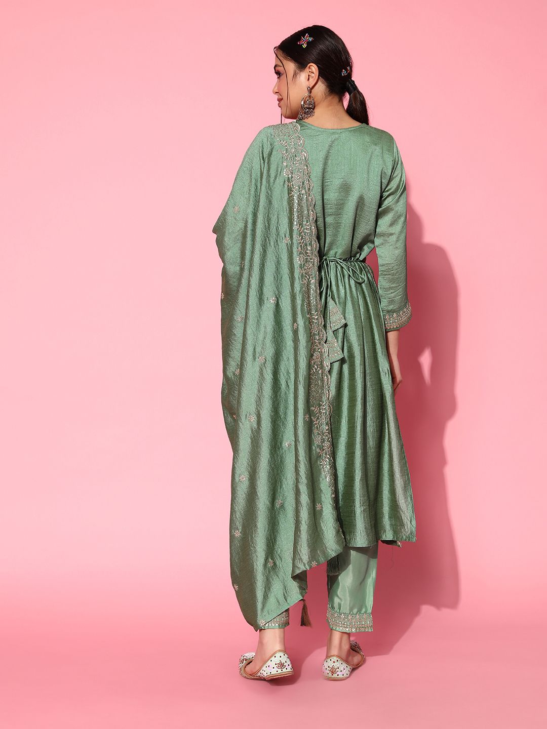 Dhiyona SN Women's Floral Embroidered Regular Sequinned Kurta With Trousers & With Dupatta