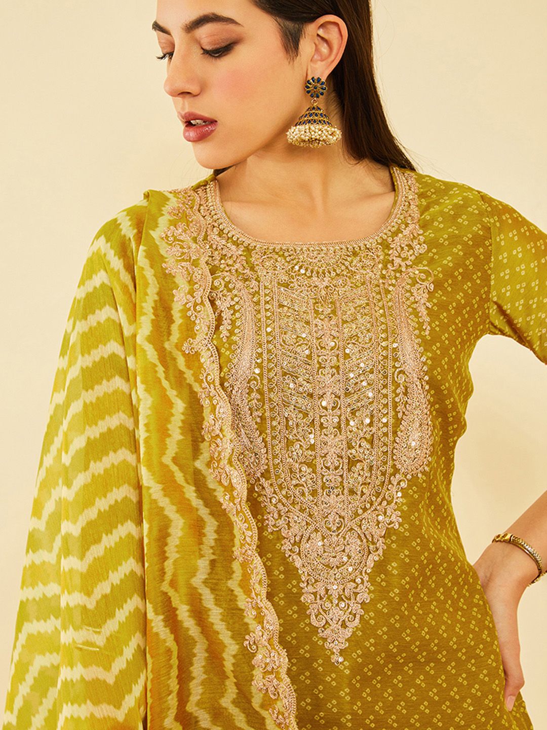 Dhiyona SO Women's Bandhani Printed Thread Work Chanderi Silk Straight Kurta & Trousers With Dupatta