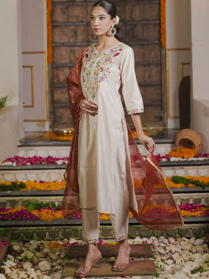 Dhiyona IE Floral Embroidered Thread Work Liva Kurta With Trousers & Dupatta