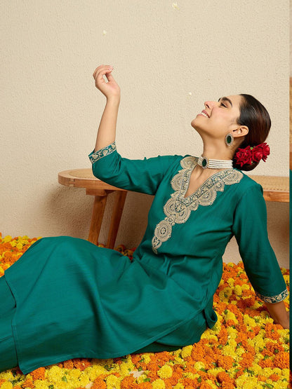 Women Ethnic Motifs Embroidered V-Neck Regular Sequinned Kurta with Trousers