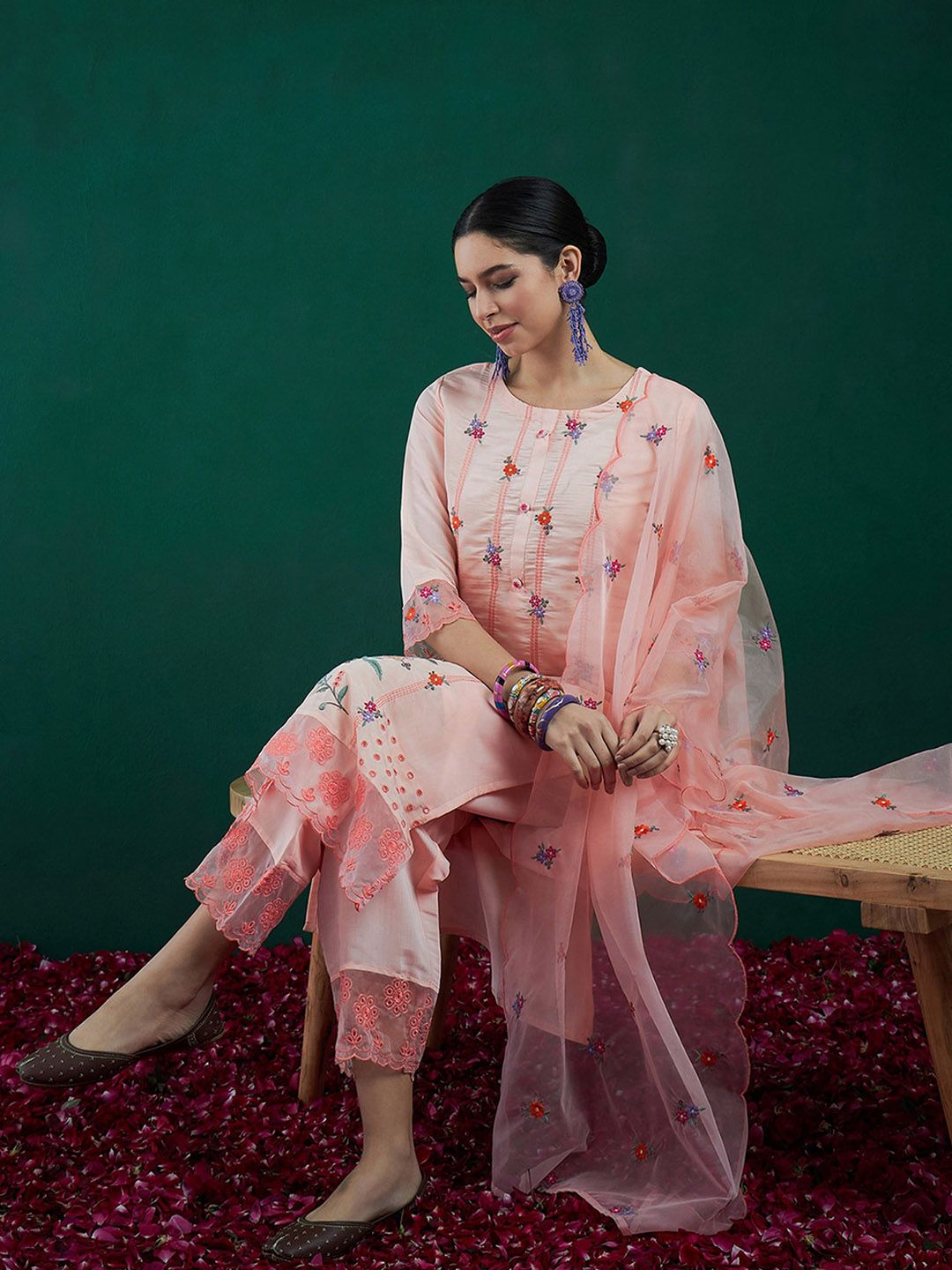 Floral Embroidered Regular Thread Work Kurta With Trousers & Dupatta