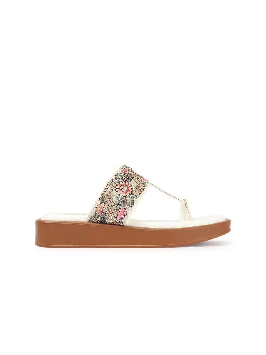 Dhiyona AK Women Embellished Ethnic Open Toe Flats