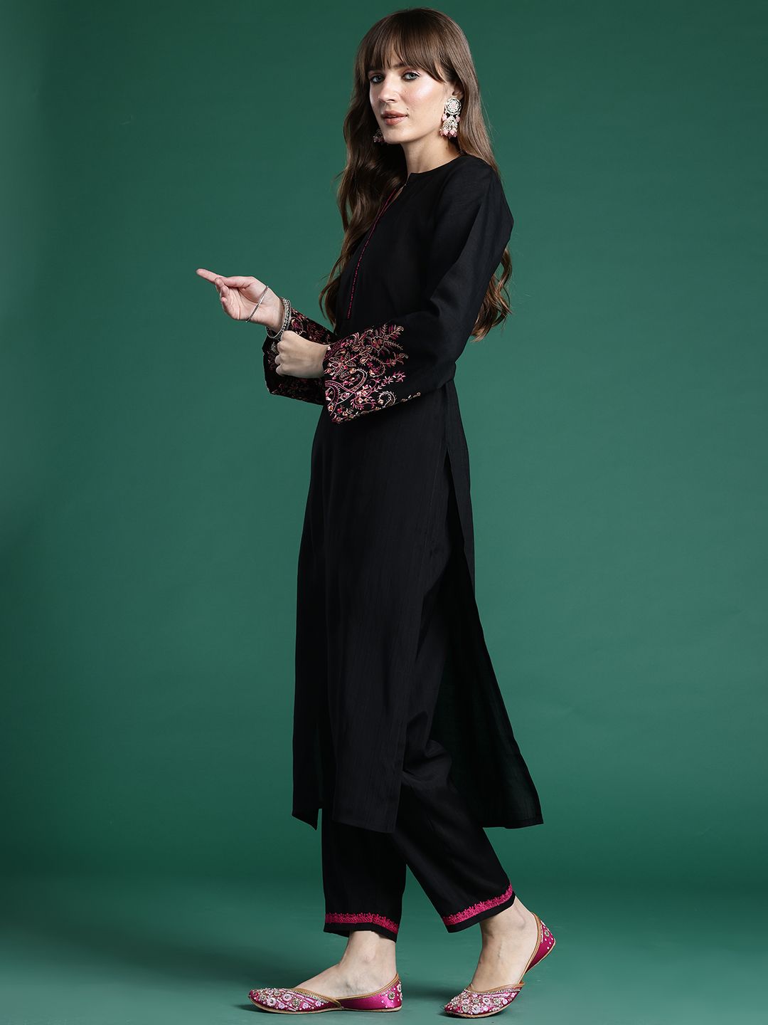 Ethnic Motifs Embroidered Thread Work Kurta with Trousers