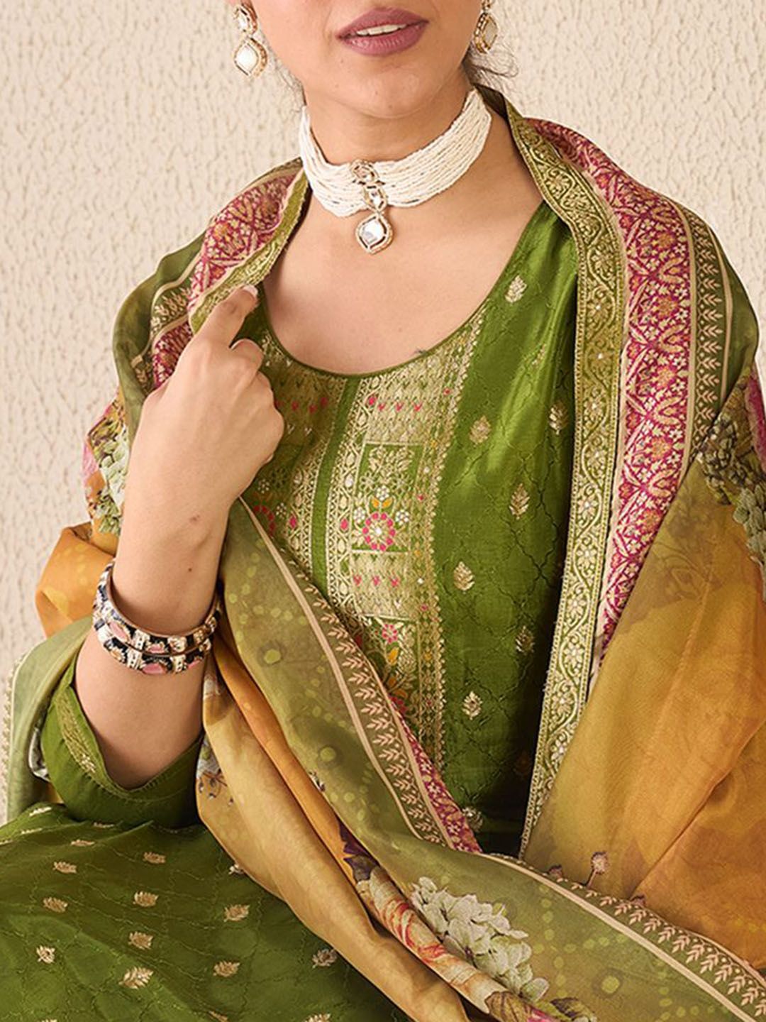 Floral Printed Round Neck Kurta With Trousers & Dupatta