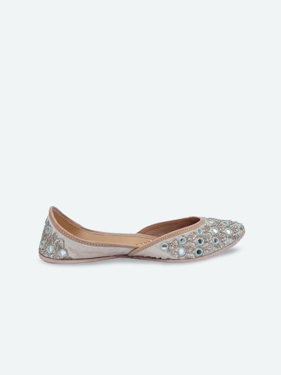 Dhiyona AK Women Cream-Coloured Ethnic Embellished Fabric Mojaris