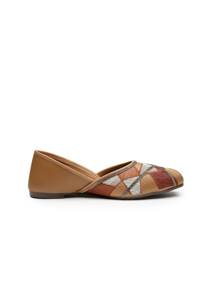 Dhiyona AK Women Solid Ballerinas Flats