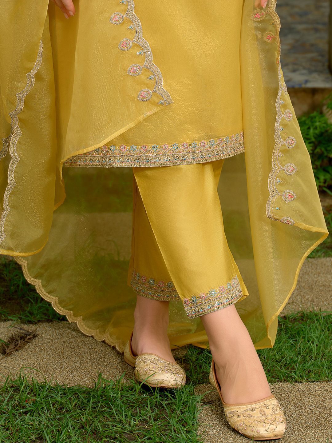 Ethnic Motifs Embroidered Kurta with Trousers & Dupatta