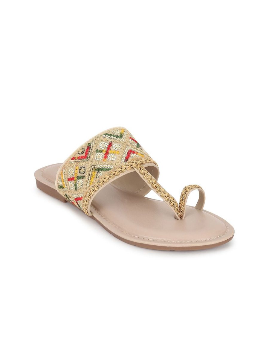 Dhiyona AK Women Embroidered One Toe Flats
