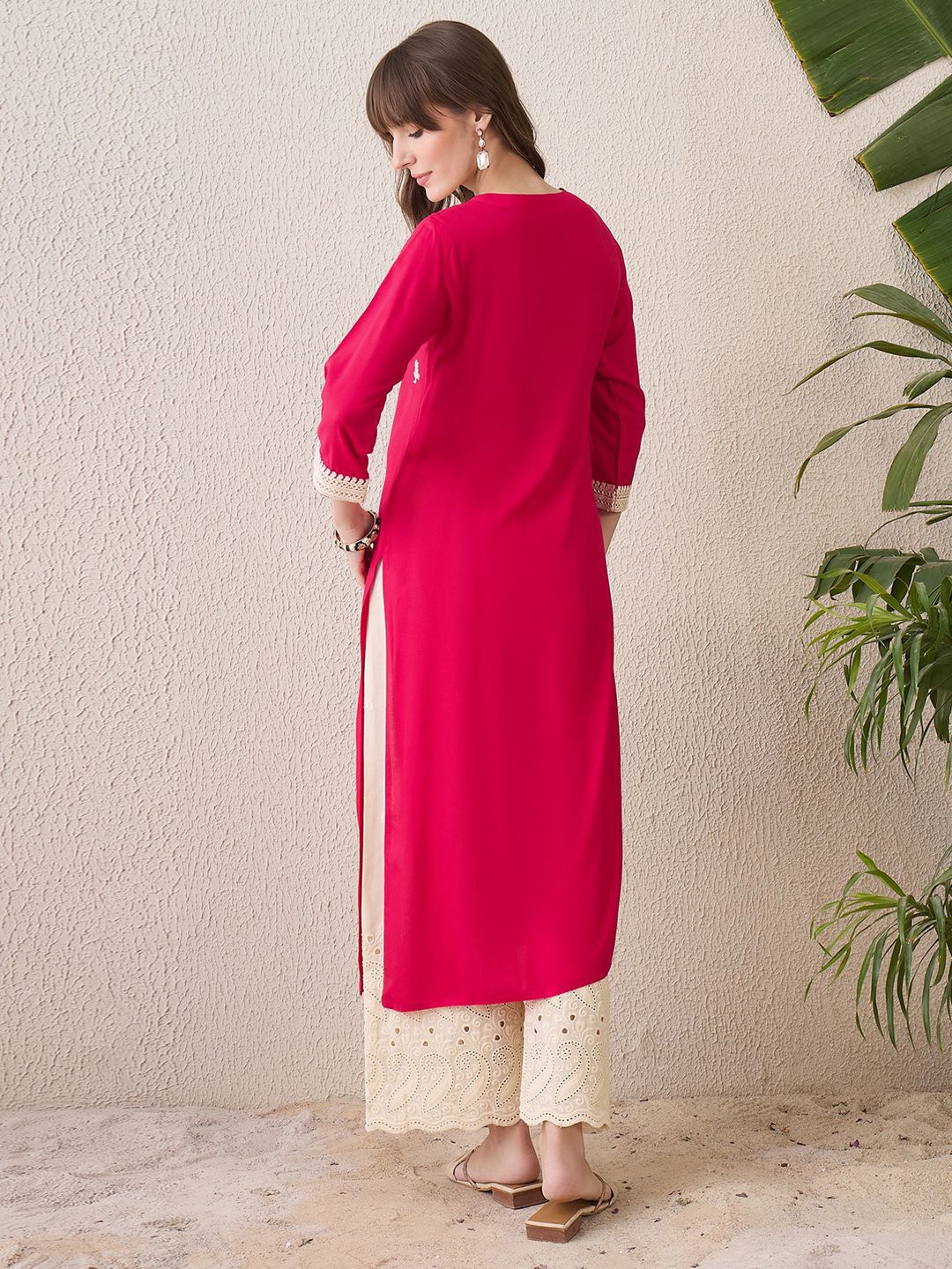 Dhiyona IE Floral Embroidered Thread Work Straight Kurta
