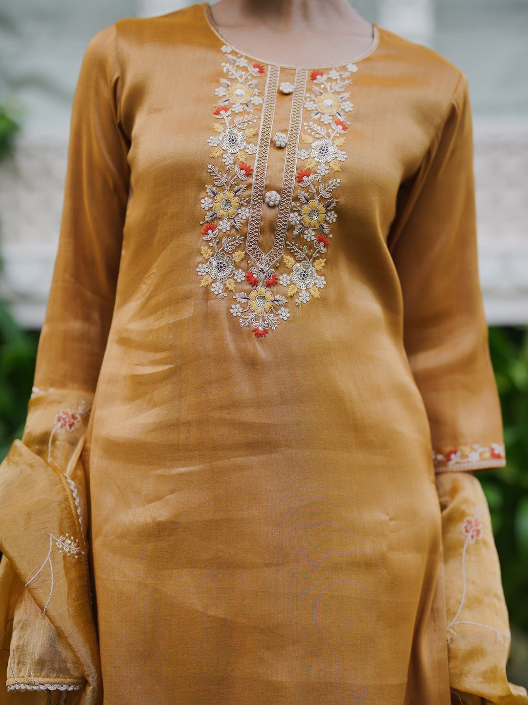 Dhiyona IE Women Floral Embroidered Regular Thread Work Kurta with Trousers & With Dupatta