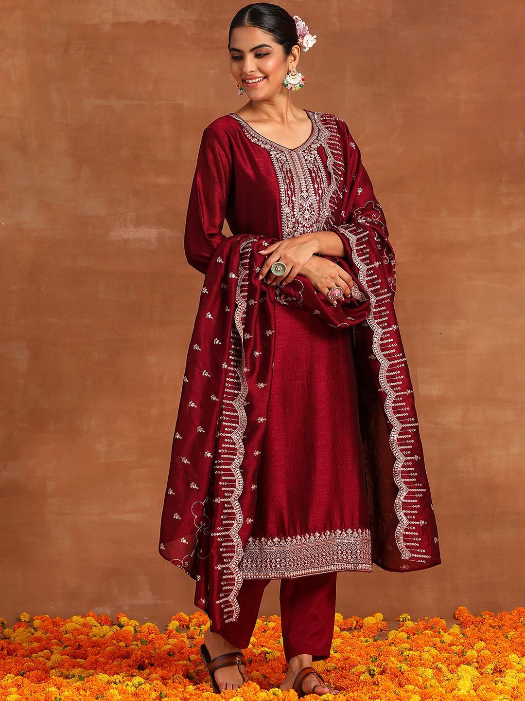 Dhiyona IE Floral Yoke Design V-Neck Sequinned Detail Straight Kurta & Trousers With Dupatta