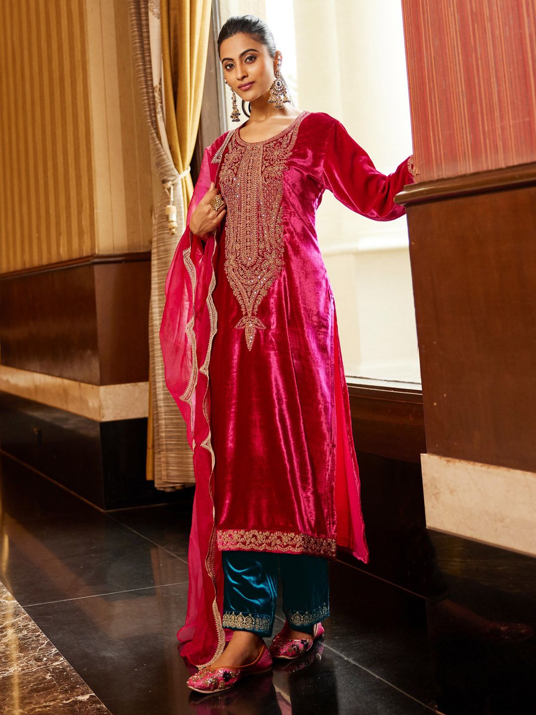 Dhiyona IE Women Ethnic Motifs Embroidered Regular Sequinned Velvet Kurta with Trousers & With Dupatta