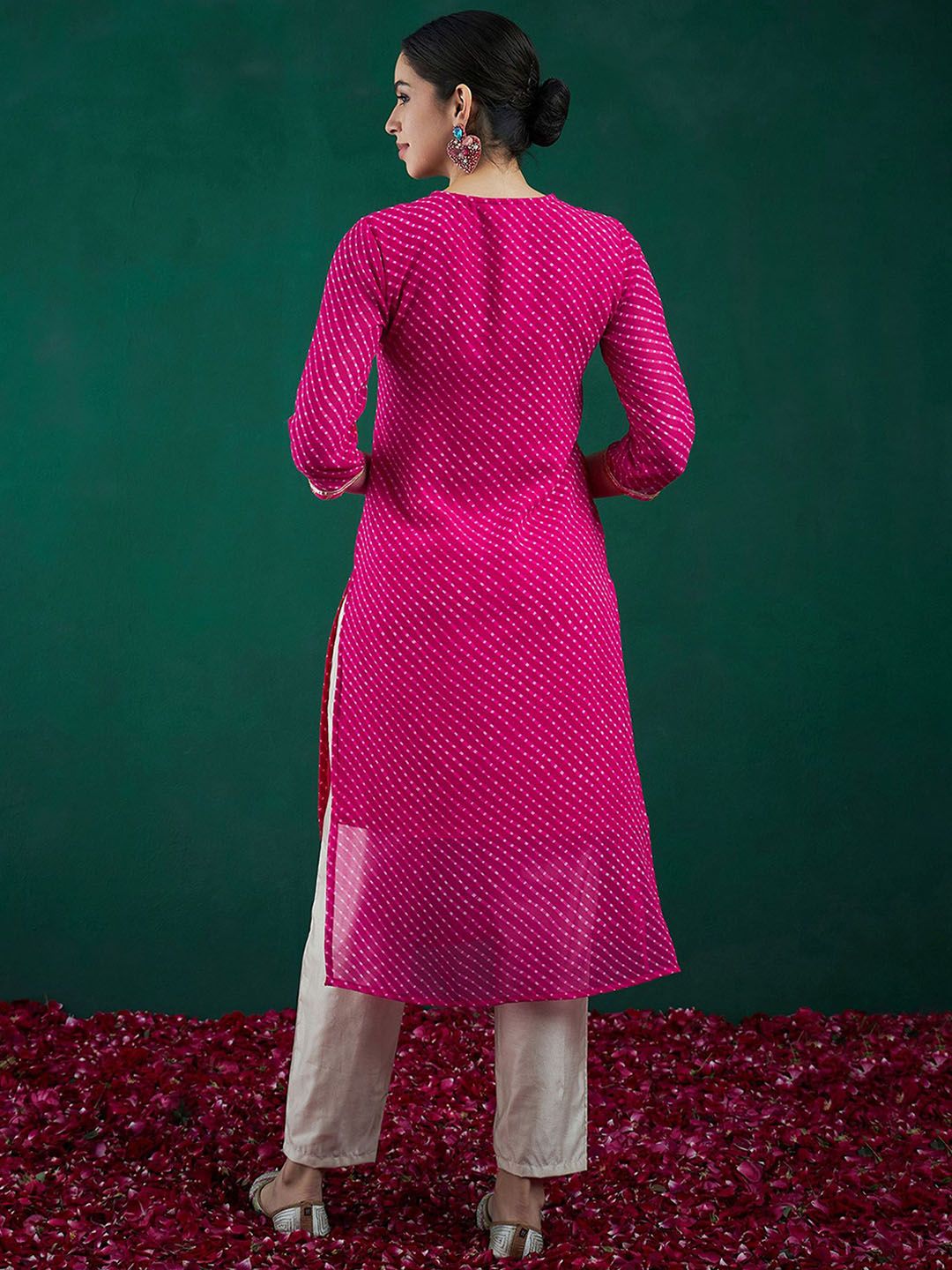 Dhiyona IE Ethnic Motifs Printed Sweetheart Neck Georgette Sequins Straight Kurtas