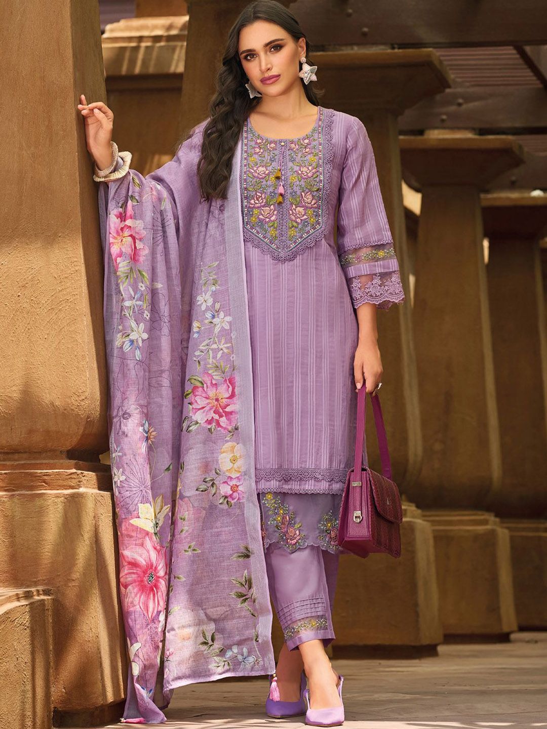 Women Floral Yoke Design Thread Work Linen Kurta with Trousers & With Dupatta