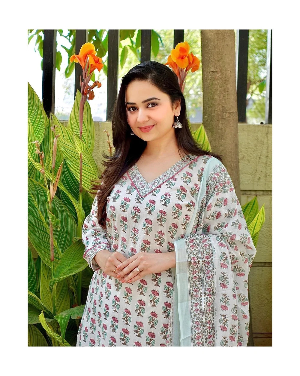 Women White Printed Viscose Rayon Kurta And Pant Set