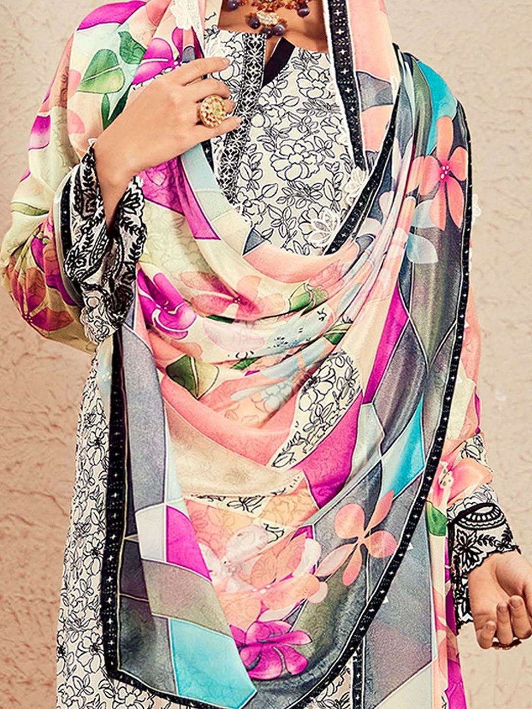 Women Floral Printed Regular Thread Work Kurta with Trousers & With Dupatta