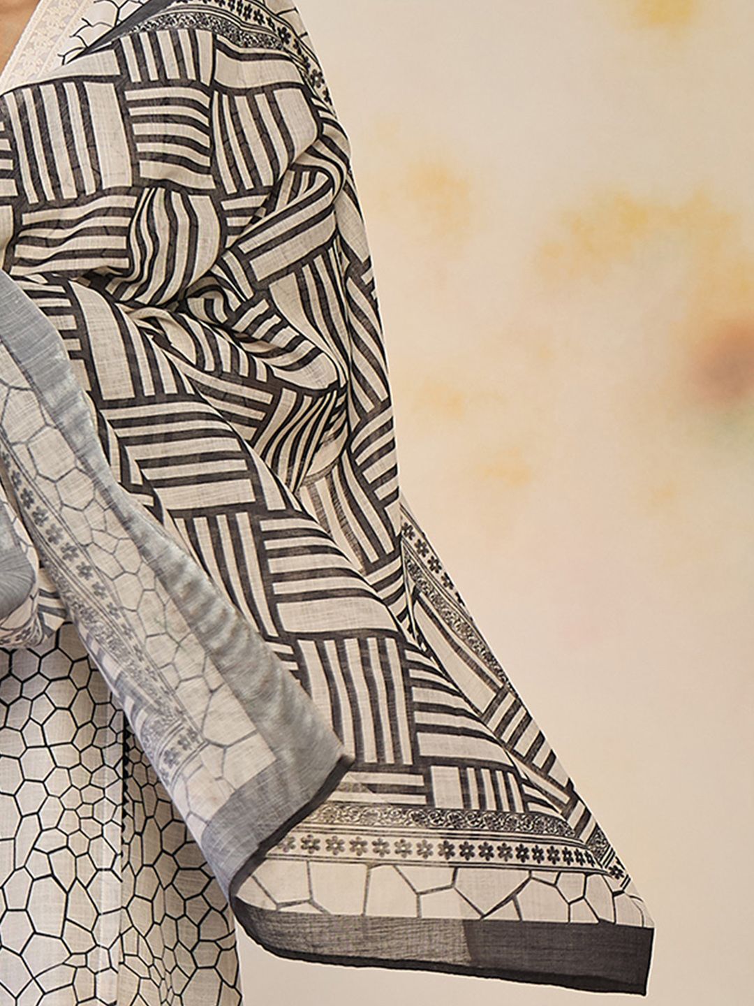 Dhiyona IE Women Printed Regular Thread Work Pure Cotton Kurta with Trousers & With Dupatta