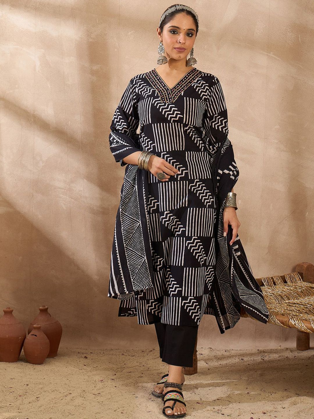 Dhiyona IE Geometric Printed V Neck Pure Cotton Kurta With Trousers & Dupatta