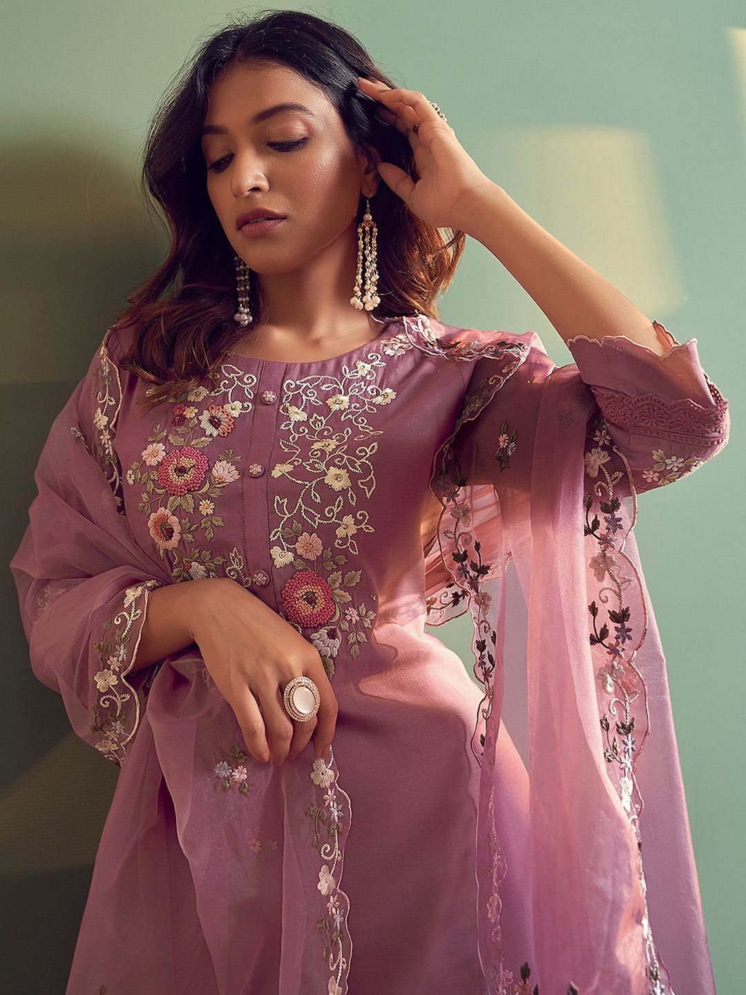 Floral Embroidered Regular Thread Work Kurta With Trousers & Dupatta