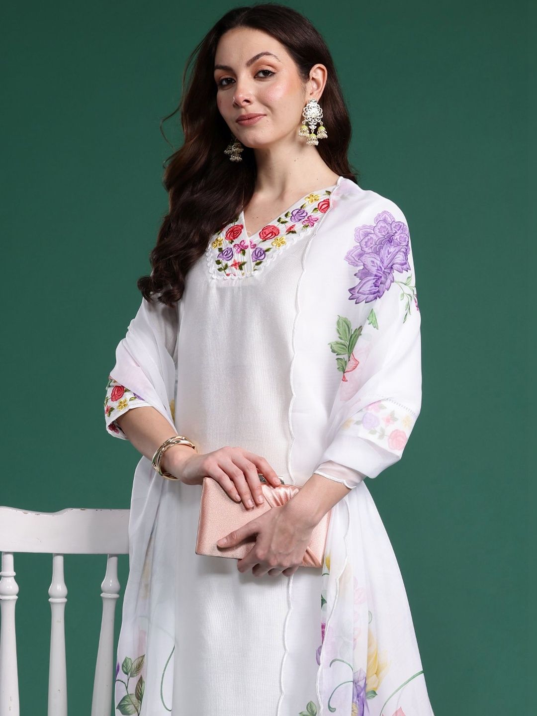 Women Floral Embroidered Regular Thread Work Liva Kurta with Trousers & With Dupatta