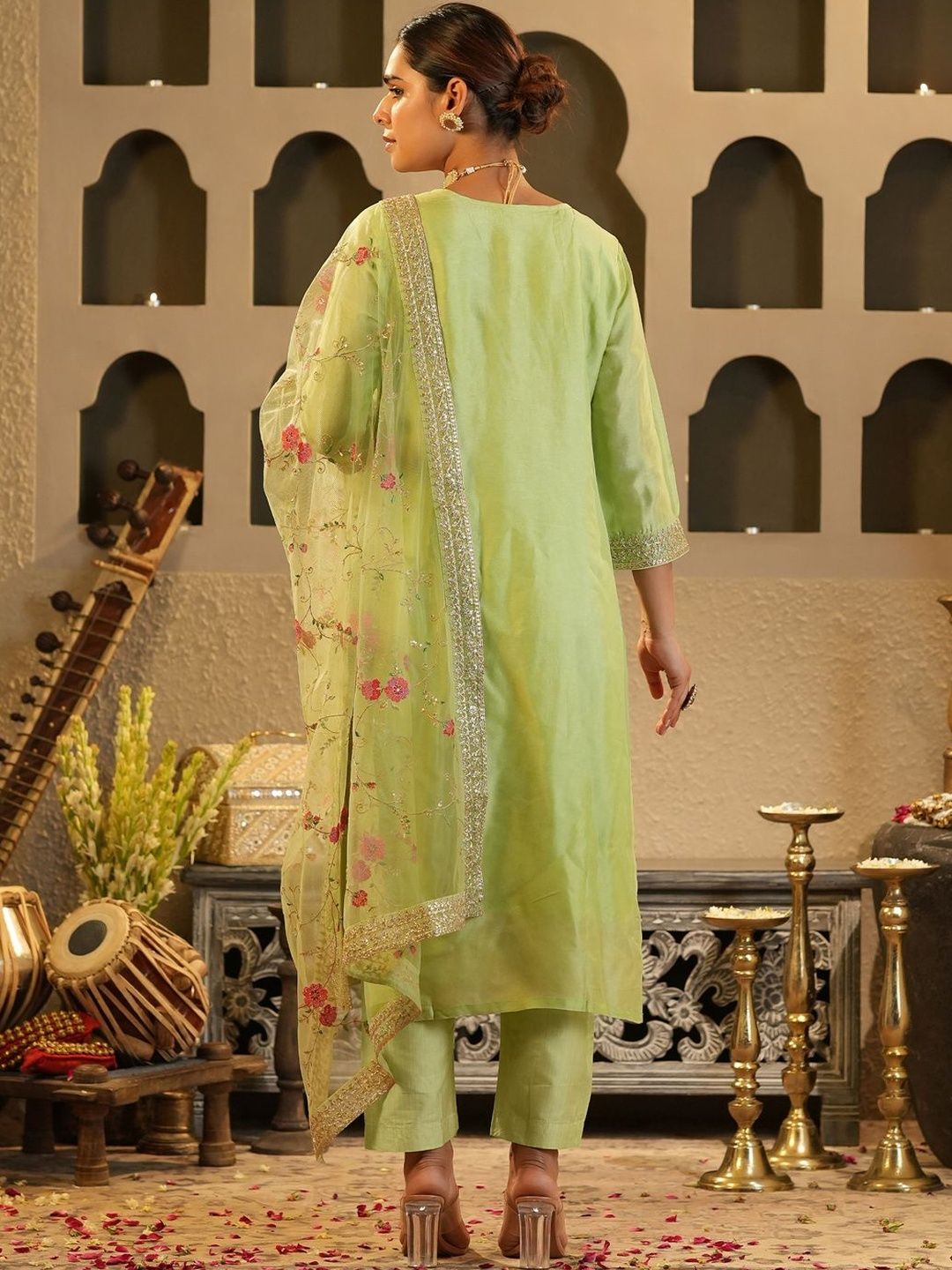 Women Ethnic Motifs Kurta with Trousers & Dupatta