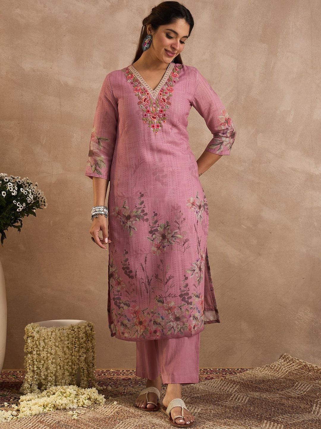 Women Floral Embroidered Regular Thread Work Linen Kurta Set With Dupatta