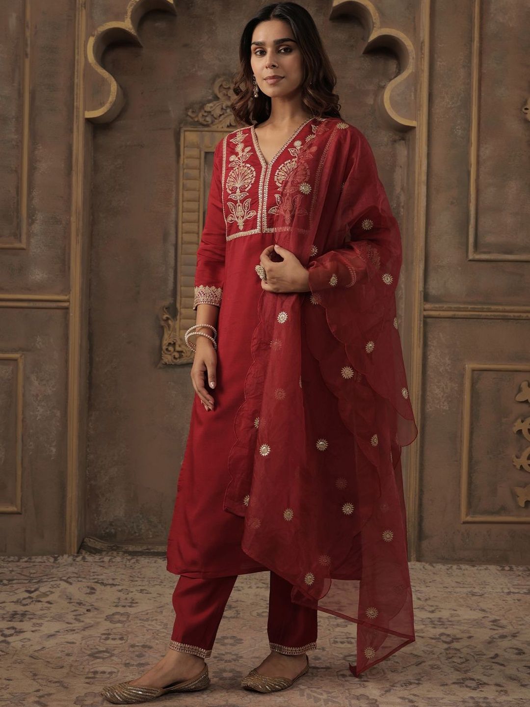 Dhiyona IE Women Ethnic Motifs Embroidered Regular Thread Work Kurta with Trousers & Dupatta