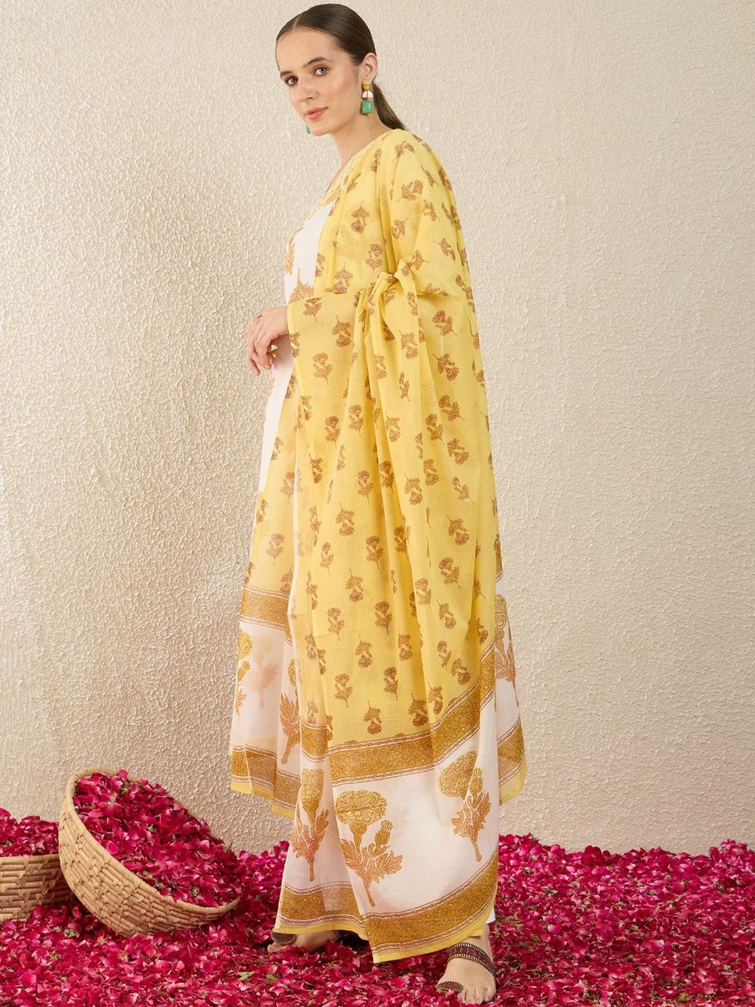 Women Floral Printed Regular Thread Work Pure Cotton Kurta with Trousers & With Dupatta